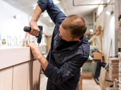 В Ростове предприятие открыло вакансию сборщика мебели с зарплатой до 130 тысяч рублей