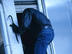 Ночной грабеж продуктового магазина в Ростовской области совершил 30-летний мужчина