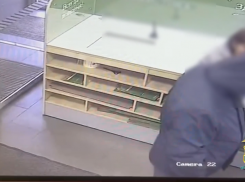 «Не отдадите 1 500 000 рублей, взорву отделение»: ростовский горе-грабитель угрожал банкирам бумажкой