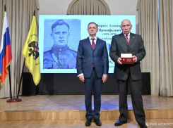 Внуку участника штурма Рейхстага вручили медаль «Золотая Звезда» Героя России