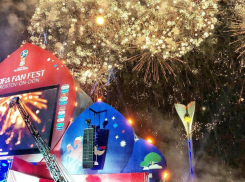 Безумно ярким и удивительным салютом закрылся фестиваль болельщиков в Ростове