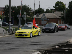 Ростовчанам с помощью автопробега напомнили об опасности жд-переездов