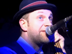 Отвязная вечеринка в Ростове лидера Billy’s Band с «Поваляемся» и подарком от Алсу попала на видео 