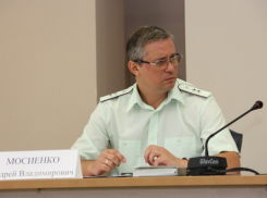 Главу УФНС Ростовской области обвиняют в даче взятки за защиту кандидатской