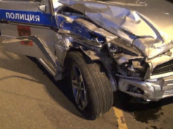 Полицейский получил травмы в нелепой аварии на трассе в Ростовской области