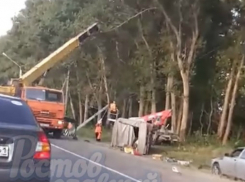 Перевернувшаяся и оборвавшая линию электропередач «Газель» попала на видео в Ростове