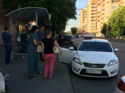 Хамски занявшие остановку торговцы раками возмутили пассажиров в Ростове