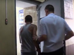 Угодивший в ДТП с тротуаром на чужой машине горе-угонщик попал на видео в Ростове
