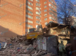В Ростове начали снос старинного аварийного дома на Соколова
