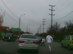 Молодая автоледи сбила переходившего дорогу по «зебре» школьника под Ростовом на видео