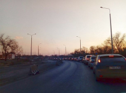 Огромная пробка образовалась в районе Ворошиловского моста в Ростове