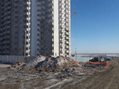 Строителей жилого района «Суворовский» Ростова наказали за незаконное складирование