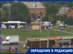 В Ростове из-за отсутствия «зебры» и светофора рядом со школой под колеса попадают дети