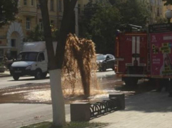 Коммунальный фонтан из фекалий забил в самом центре Ростова