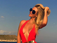 Ростовская красавица Виктория Лопырева похвасталась подписчикам аппетитными формами