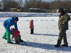 Молодых мам и рыбаков на льду Ростовского  моря предупредили об опасности