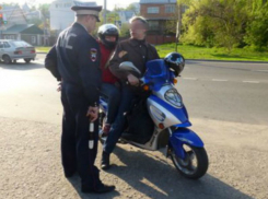 Пьяный мопедист без прав задержан сотрудниками ДПС в Ростовской области