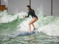 Первую в России искусственную волну для сёрферов запустили в Ростовской области