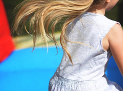 В Ростове школьник ударил 7-летнюю девочку железным самокатом