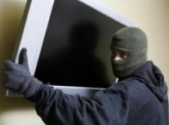 Дорогой телевизор и телефон украл молодой ростовчан из частного дома в Пролетарском районе 