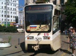 Пытавшиеся объехать пробку в центре Ростова горожане застряли в «скоростном» трамвае