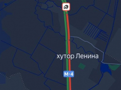 Из-за ДТП с КамАзом образовалась большая пробка в Ростовской области