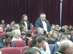 Возмущенные погорельцы Ростова о питании в гостинице: собак и то лучше кормят