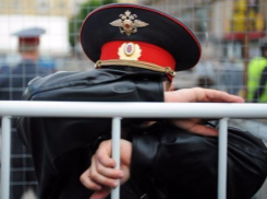 Двух сотрудников полиции подозревают в вымогательстве 100 тысяч рублей