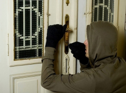 Деньги и ювелирные украшения похитил из квартиры безработный ростовчанин