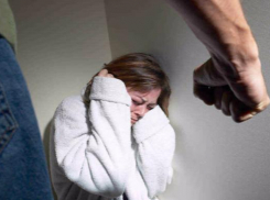 Грабитель жестоко расправился со знакомой, сжег дом и угнал машину