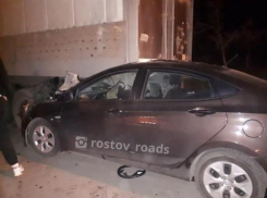 Водитель иномарки в Ростове врезался в фуру