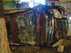 Жуткие последствия столкновения заниженной «Лады Приоры» с джипом и пассажирским автобусом в Ростове попали на видео