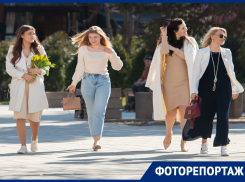 Красивые девушки и спешащие к ним мужчины с букетами: как прошло 8 марта в Ростове