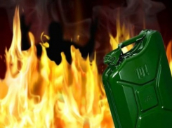 Охваченная дикой ревностью жена в Ростовской области подожгла своего мужа