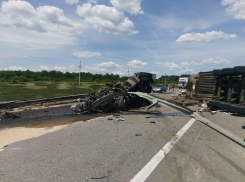В Ростовской области водитель грузовика погиб в страшном ДТП
