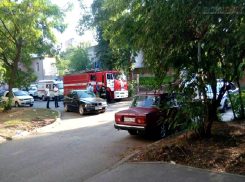 Оставленный возле дома ребенка бесхозный пакет вызвал панику в Ростове