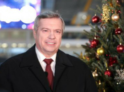 Губернатор Василий Голубев поздравил ростовчан дежурной речью об успехах региона