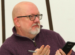 Сегодня время, когда помощь ценнее слов, - эксперт