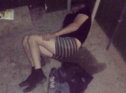 Уснувшего в собственной луже гуляку-аккуратиста подняли на смех ростовчане