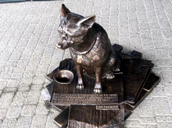 У торгового центра «Горизонт» в Ростове установили памятник собаке Лизе