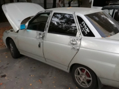 Заманчивой наклейкой на стеклах соблазнил меломанов на преступление молодой ростовский автолюбитель
