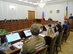 Люстры из бронзы с кристаллами закупит ростовское правительство по 400 тыс рублей за штуку
