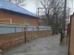 Вонючее стихийное бедствие в Ростове сняла на видео возмущенная женщина