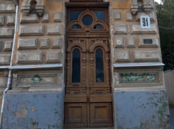 Старый Ростов, который мы теряем: топ-10 потрясающих истерзанных временем входных дверей