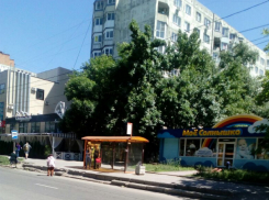 Убитая остановка отпугивает от себя пассажиров общественного транспорта в Ростове