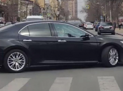 Машину с главой гордумы Ростова поймали на нарушении ПДД