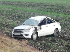 Под Ростовом автомобиль с двумя детьми вылетел в кювет