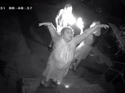 В Батайске цыгане прокляли жителей многоквартирного дома и попали на видео