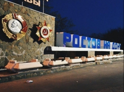 Жители Ростова крайне возмущены снятием с памятного знака орденов Победы ВОВ