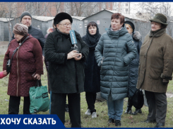 «Сумасшедший, бешеный поток»: жители дома на Днепровском в Ростове тонут в воде из ливневой канализации